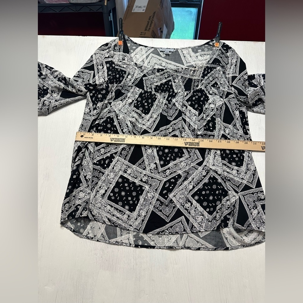 NWT Floral & Ivy Black & White Bandana Print Peasant Blouse – Size Small - Picture 8 of 8